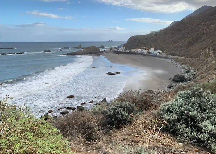 Junto Al Mar El Roque