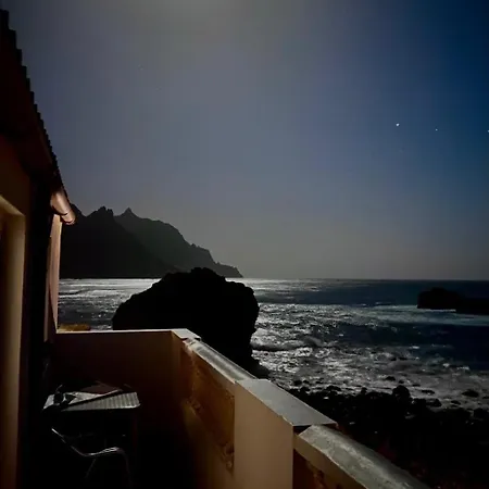 Junto Al Mar El Roque