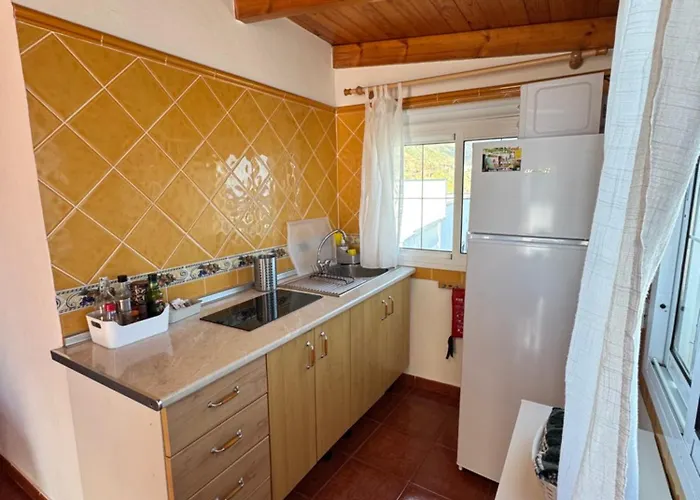 Junto Al Mar El Roque