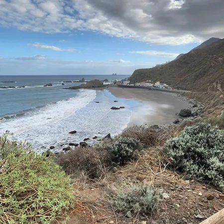 Junto Al Mar El Roque